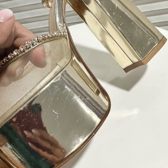 Elegant Silver Platform Heels - Picture 8 of 14